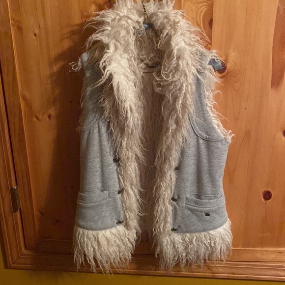 woman’s reversible fur vest - Picture 2 of 2